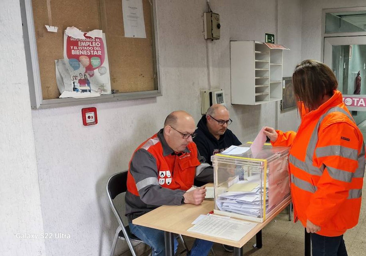 La Plantilla De Arcelor Acepta El Ajuste De Empleo Y El Convenio El